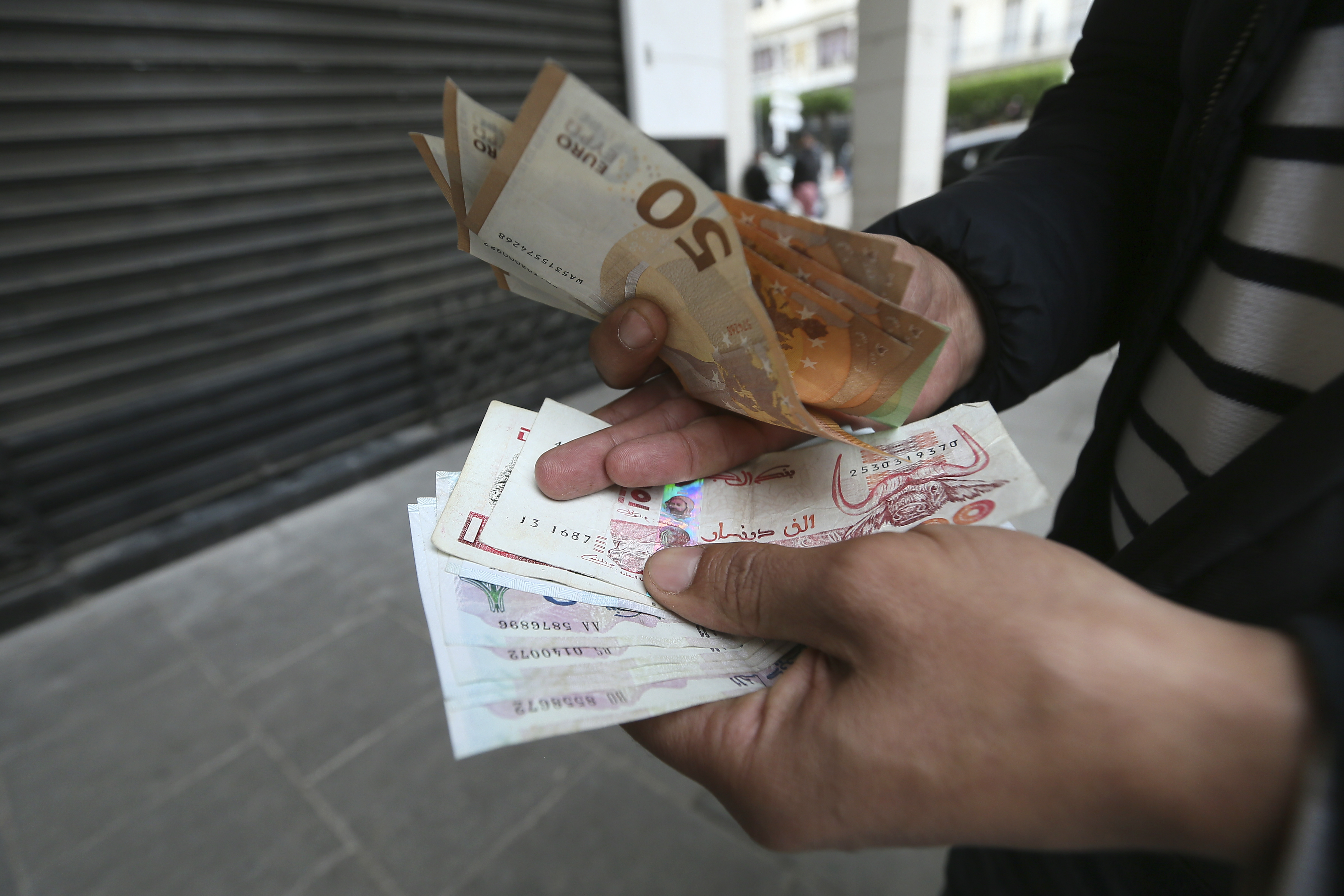 Algeria's black market for foreign currency underlines its economic woes