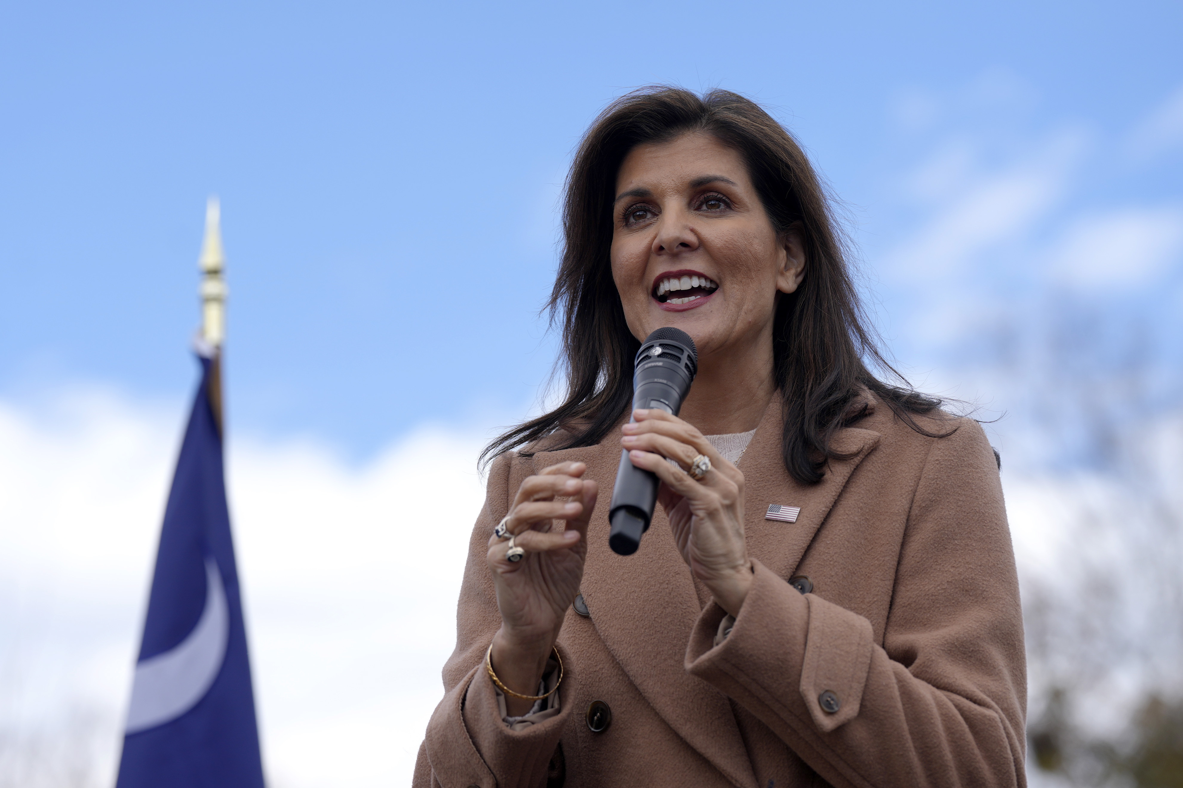 Nikki Haley is sharpening contrasts with Donald Trump in the South Carolina primary's closing days