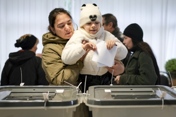 Moldovans Cast Votes To Choose President And Decide On... | AccessWDUN.com