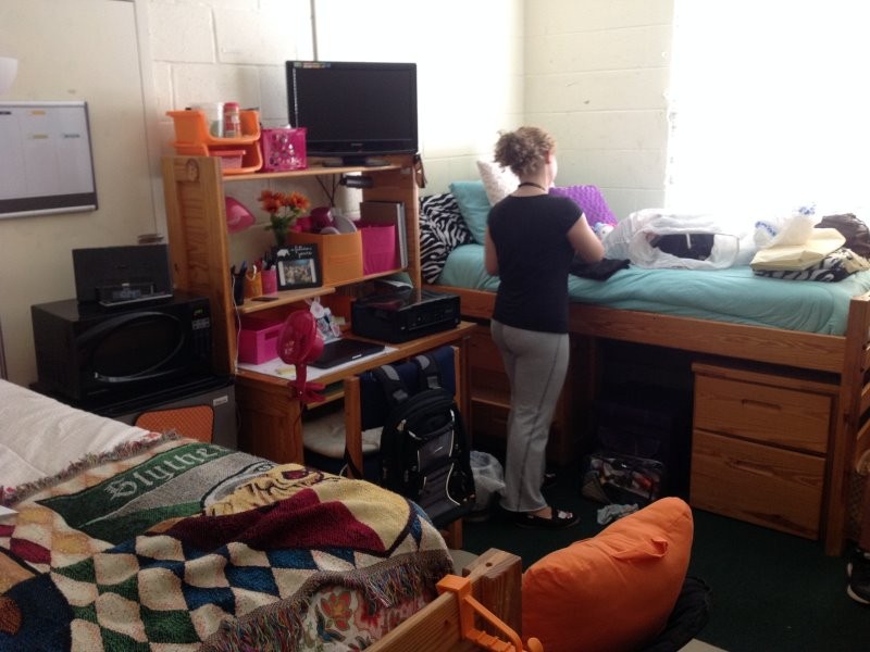 Brenau Freshmen Move In For 2015 Fall Semester | AccessWDUN.com