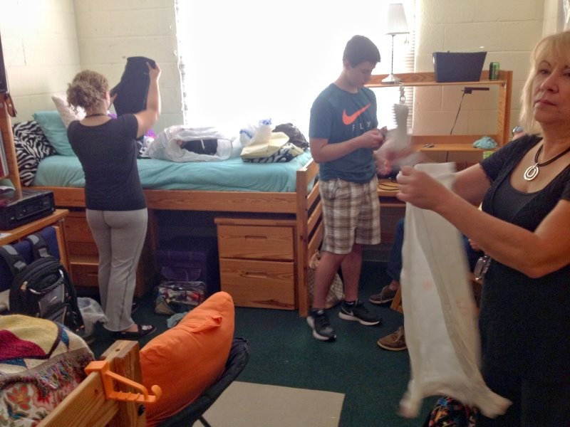 Brenau Freshmen Move In For 2015 Fall Semester | AccessWDUN.com