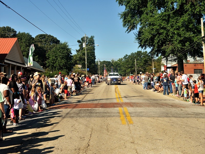 PHOTO GALLERY Crowds fill downtown Homer for 46thannu...