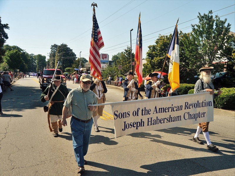 Thousands turn out for Mountain Laurel Festival, parade...