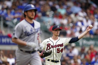 Chipper stays hot as Braves top Fish