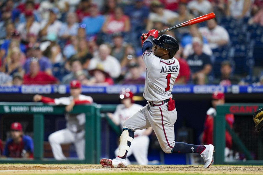 Braves smack 5 HRs in 15-3 rout of Phillies