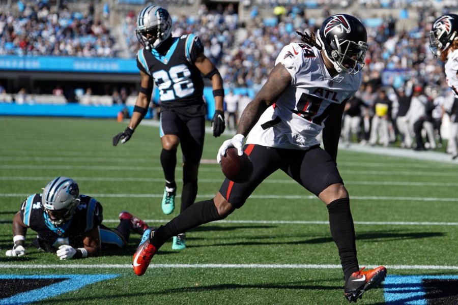 Falcons stay hot on the road, beat Panthers