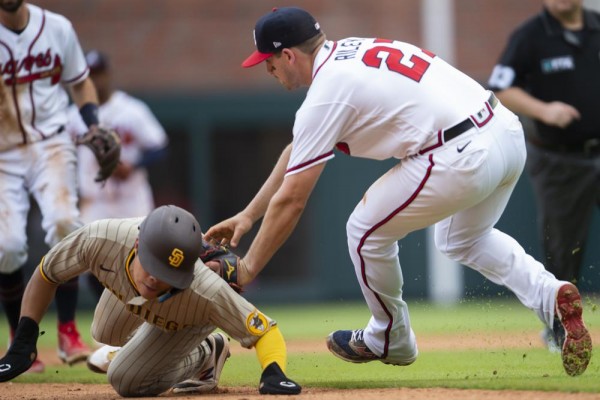 Atlanta Braves OF Eddie Rosario placed on IL with blurred vision, swelling  in right retina