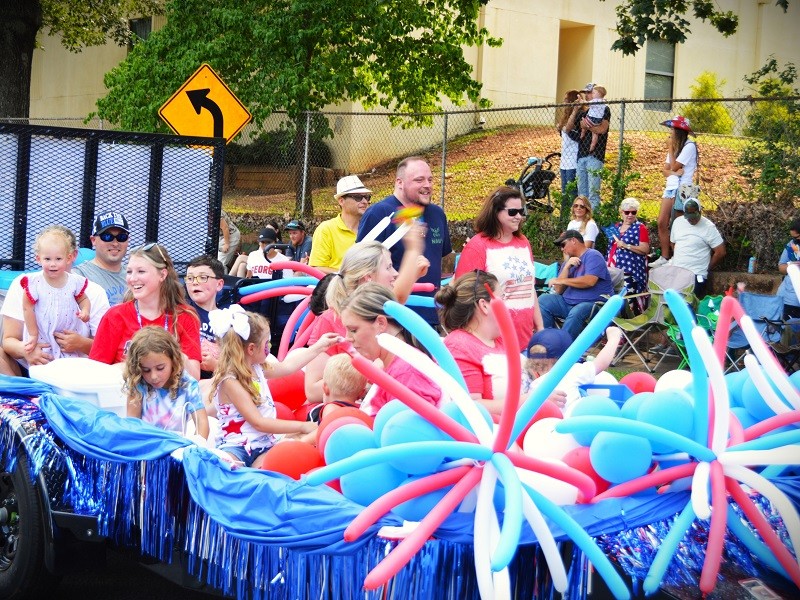 Crowd gathers in Demorest to celebrate Glorious Fourth...