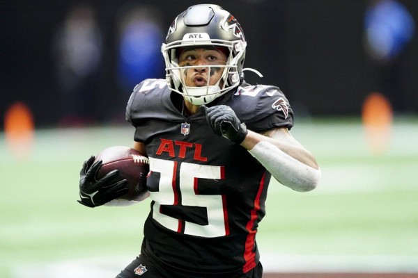 Alford's late pickoff saves Falcons' 23-20 win over Browns - The