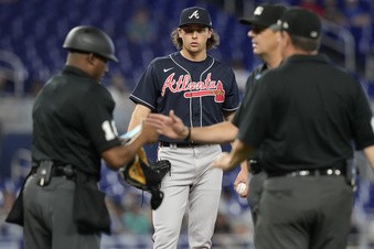 Braves reach one-year deals with Fried, Minter
