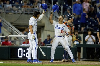 De La Cruz goes for cycle and Votto hits 2 clutch homers as streaking Reds  stop Braves 11-10