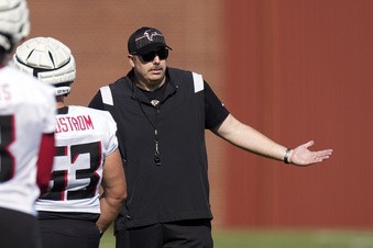 Falcons RB Bijan Robinson signs contract, debuts No. 7 jersey at