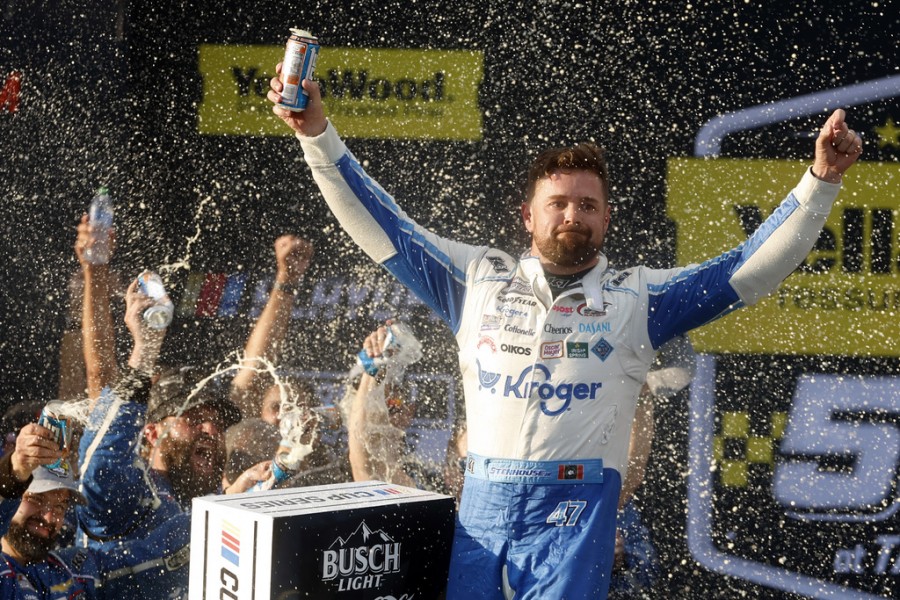 Stenhouse breaks drought with win at Talladega